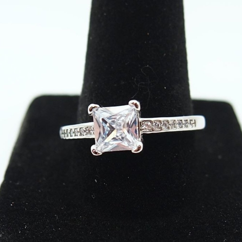 Stunning Princess Cut 1.00ctw Diamond Bridal Ring 925 Sterling Silver - Picture 2 of 9